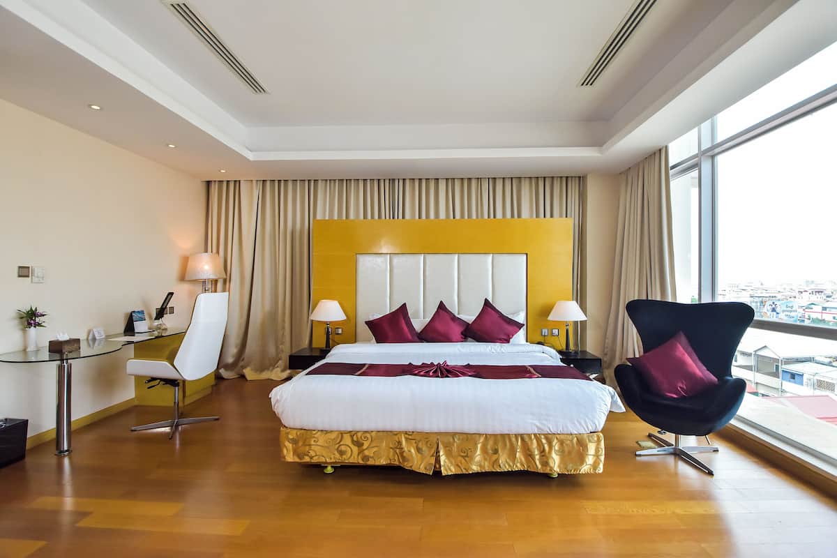 1 bedroom, Egyptian cotton sheets, premium bedding, memory foam beds
