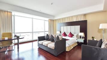 Premier Deluxe King Room - Free Two Ways Airport Transfer