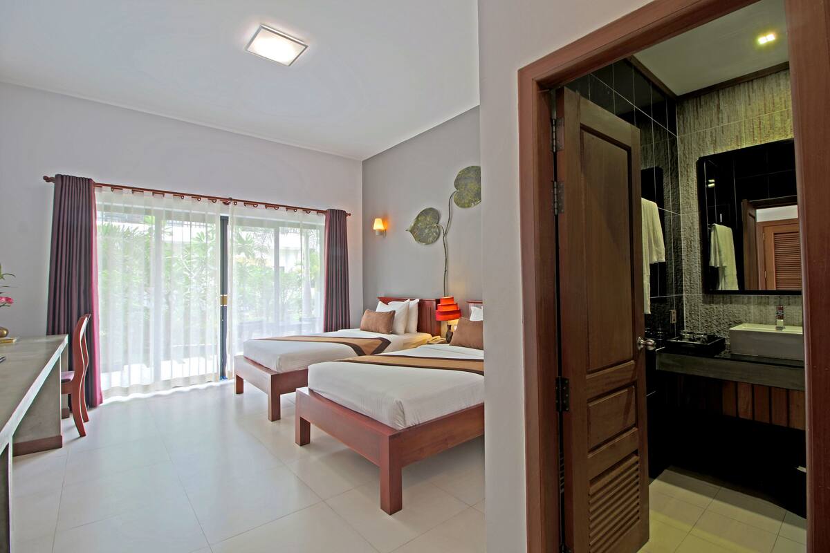 Superior Twin Room with balcony-free pick up | 1 quarto, camas com colchões pillow-top, frigobar, cofres nos quartos