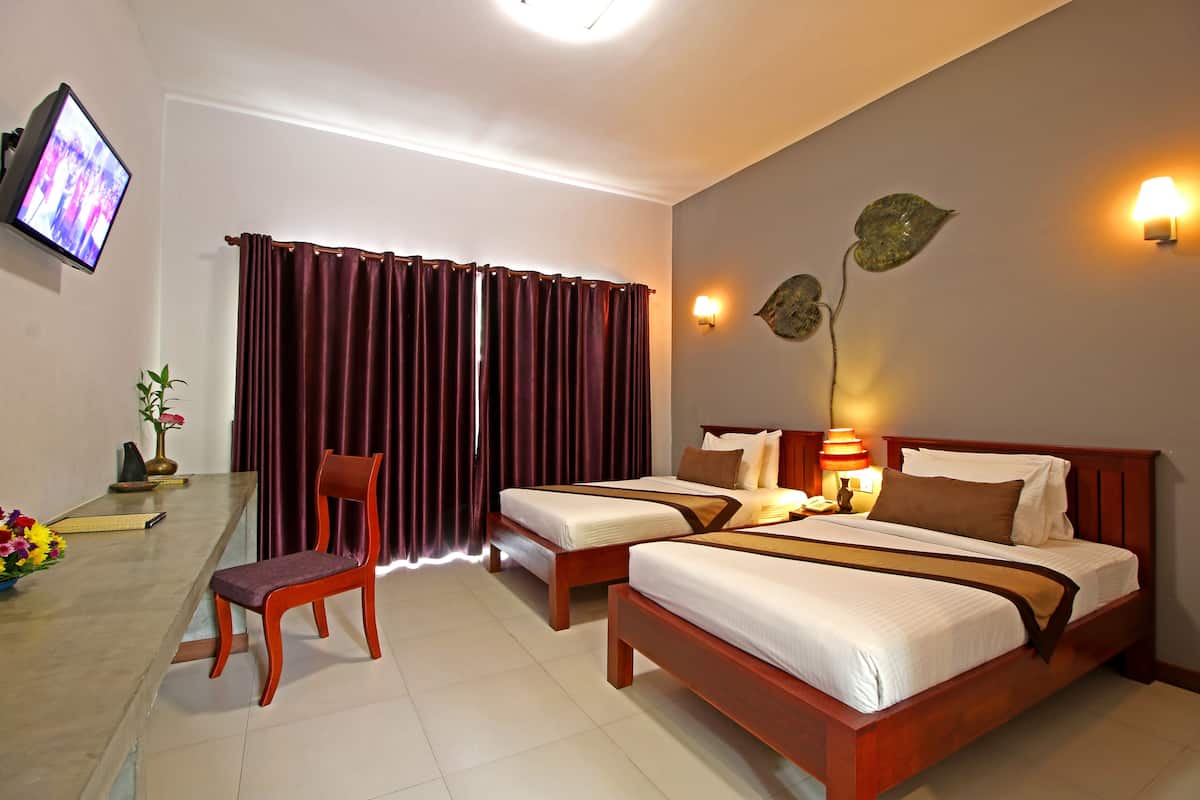 Deluxe Twin Room with balcony-free pick up | 1 quarto, camas com colchões pillow-top, frigobar, cofres nos quartos