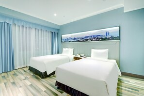 城市雙床房 | 高級寢具、羽絨被、記憶棉床墊、書桌