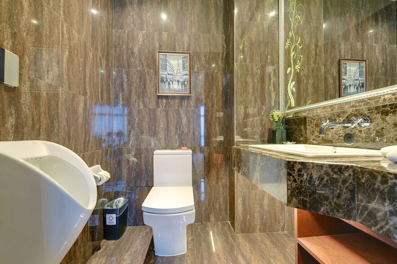 family triple room | bathroom | free toiletries, hair dryer, bathrobes, slippers