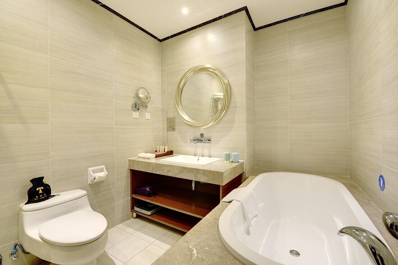 deluxe suite | bathroom | free toiletries, hair dryer, bathrobes, slippers