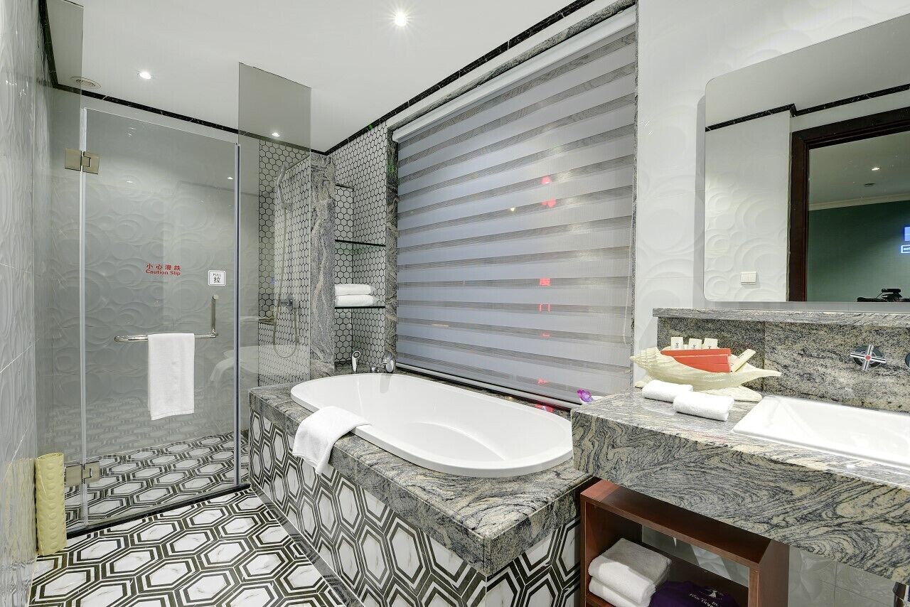 signature king room, sea view | bathroom | free toiletries, hair dryer, bathrobes, slippers
