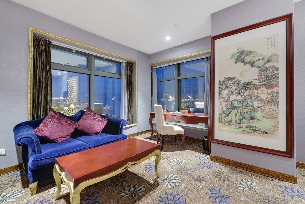 deluxe king room, sea view | premium bedding, down duvets, memory-foam beds, desk