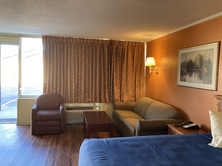 Standard Room, 1 King Bed, Non Smoking | Desk, iron/ironing board, free WiFi, bed sheets