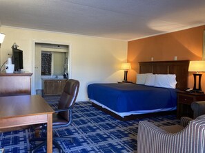 Quarto standard, 1 cama King, para não fumantes | Escrivaninha, ferros/tábuas de passar roupa, Wi-Fi de cortesia