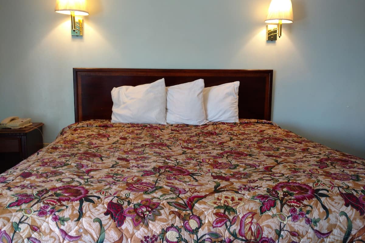 Desk, iron/ironing board, free WiFi, bed sheets