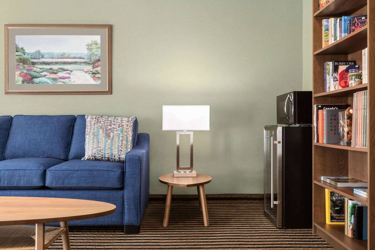 suite, 1 king bed, non smoking | pillow-top beds, desk, iron/ironing board, rollaway beds