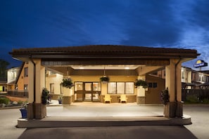 Front of property - evening/night - Days Inn by Wyndham Miramichi NB (Miramichi)