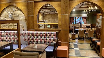 Bar (trong khuôn viên)
