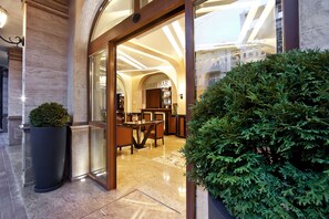 Front of property - Best Western Plus Bristol Hotel (Sofia)