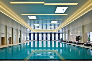 室内游泳池