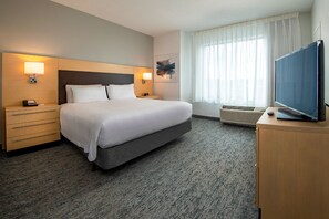 Desk, blackout drapes, iron/ironing board, free cribs/infant beds - TownePlace Suites by Marriott Frederick (Frederick)