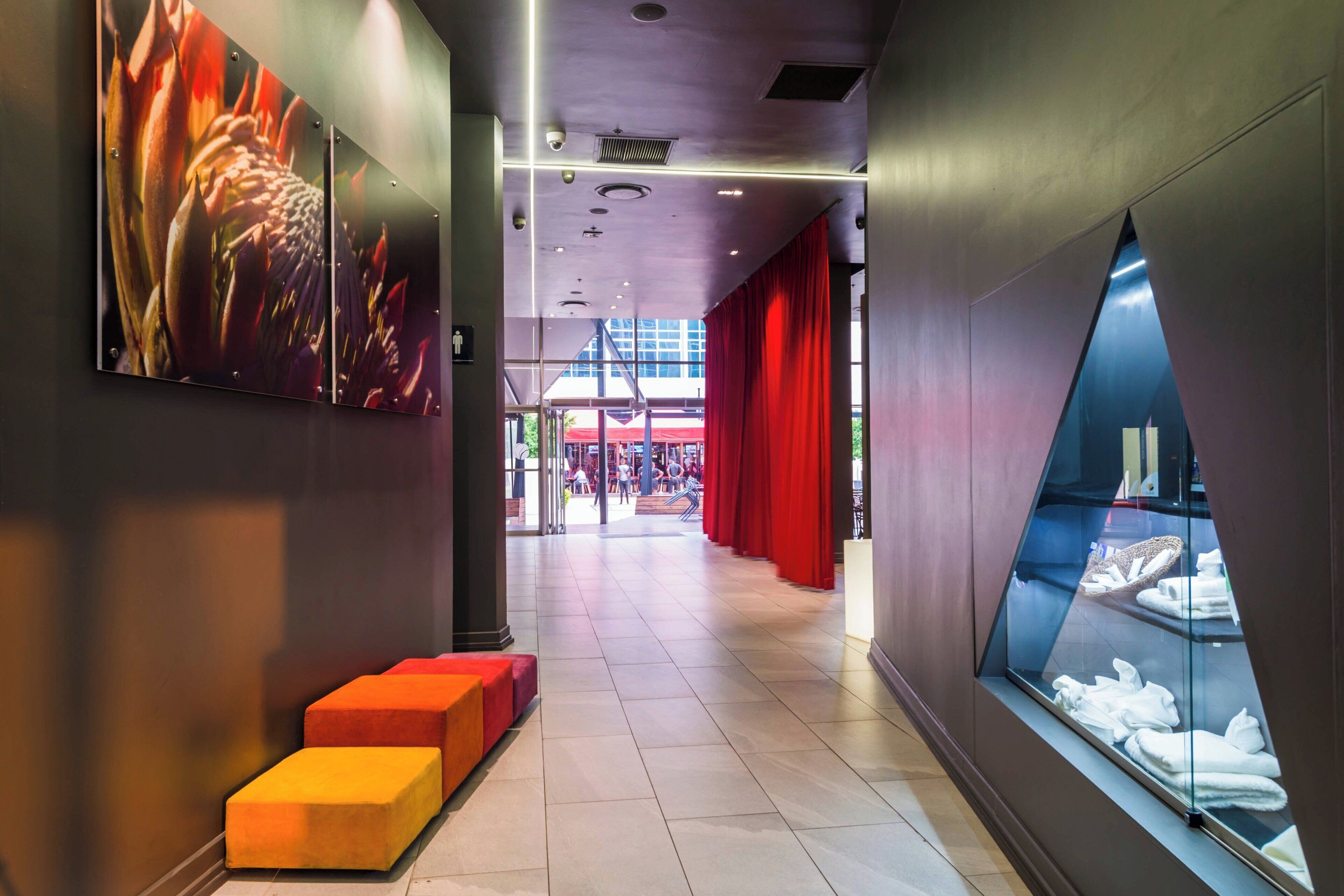 poolside views, serves lunch, dinner and brunch