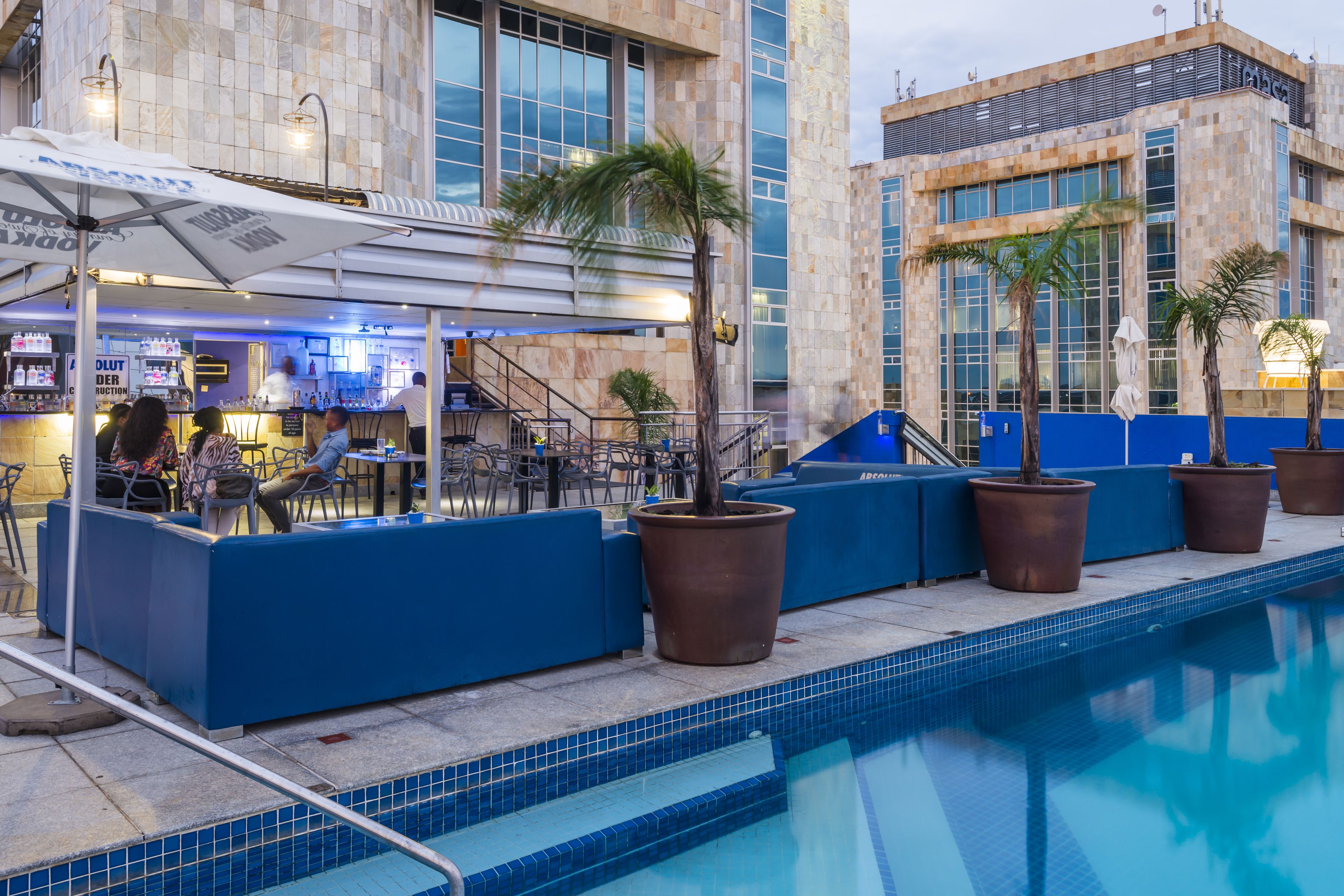 poolside views, serves lunch, dinner and brunch