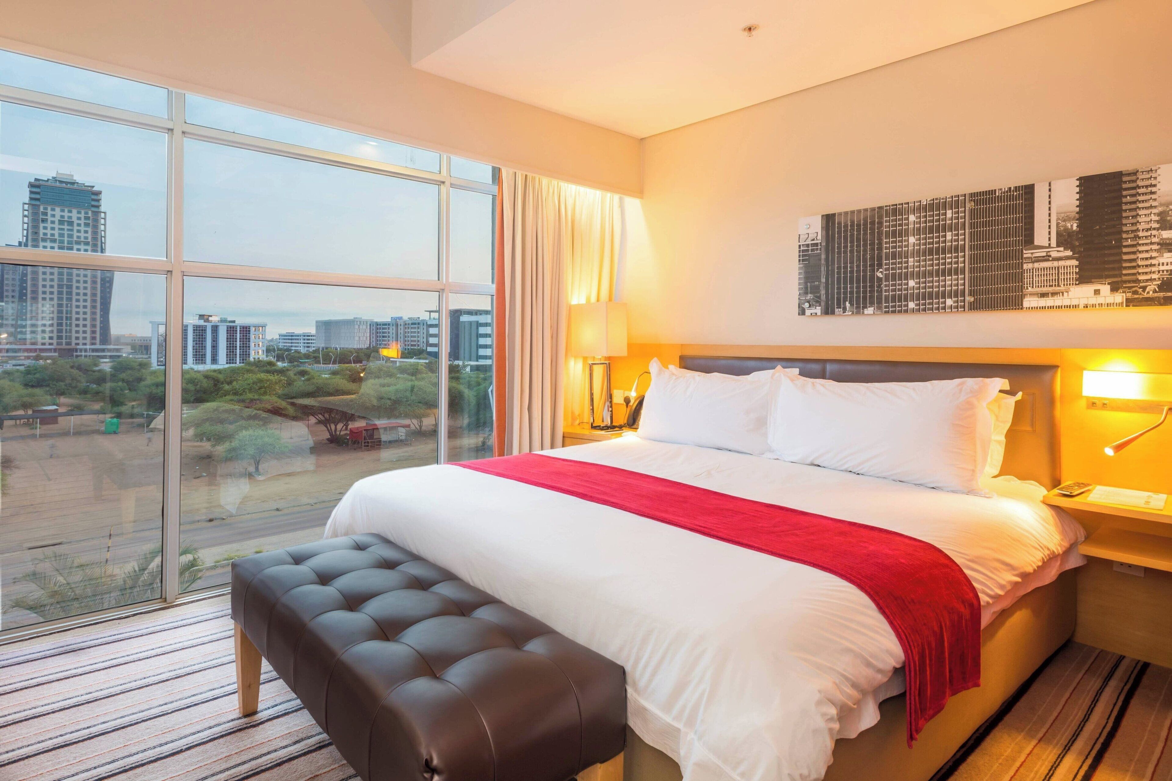 Suite, 1 King Bed with Sofa bed, City View | Egyptian cotton sheets, premium bedding, memory foam beds