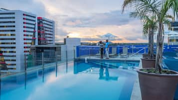 Outdoor pool, pool umbrellas, sun loungers