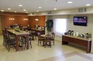 Café da manhã com buffet grátis todos os dias