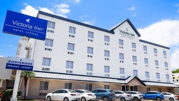 Vista frontal de la propiedad