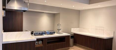 Esmorzar diari d'estil bufet gratuït