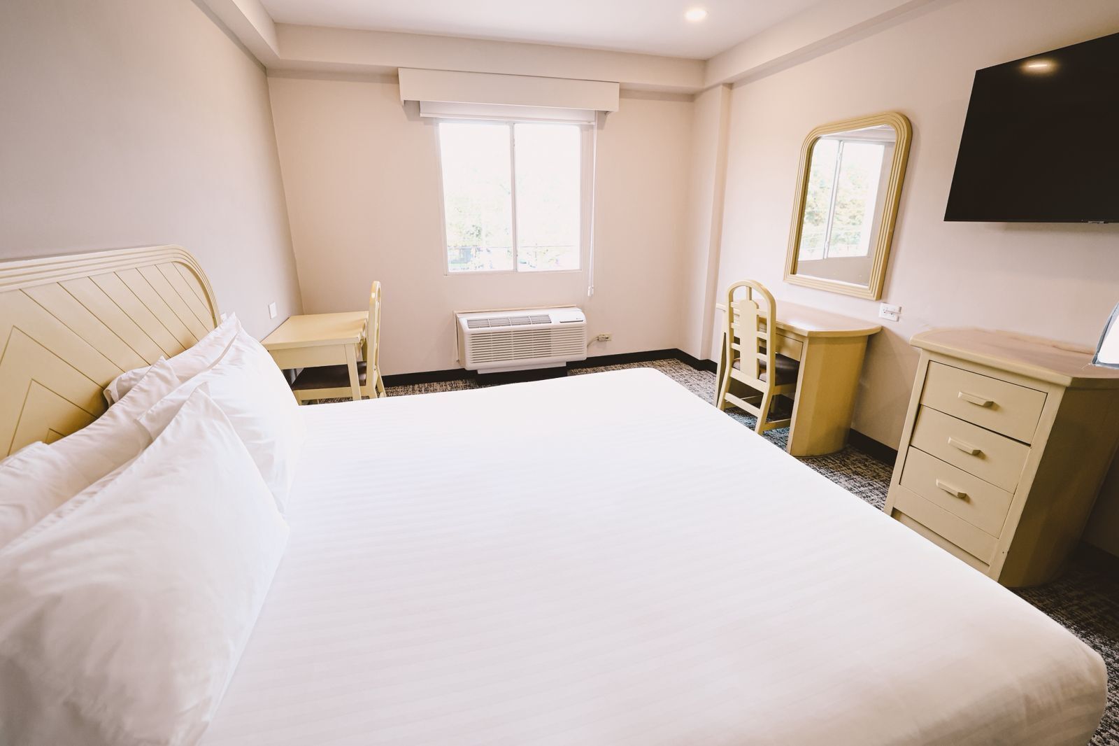 egyptian cotton sheets, premium bedding, down duvets, desk