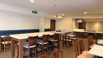 Free daily buffet breakfast