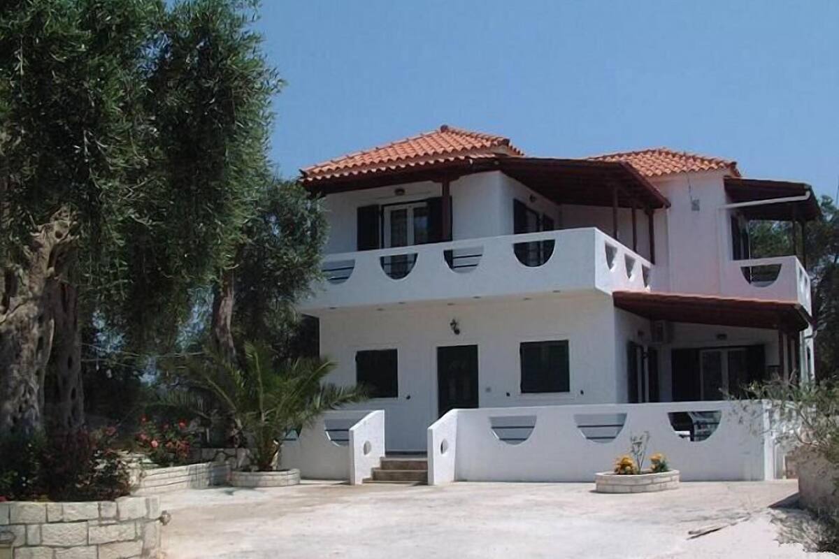 Villa, 3 Bedrooms, 2 Bathrooms