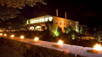 Façade de lâhĂ©bergement - soirĂ©e/nuit