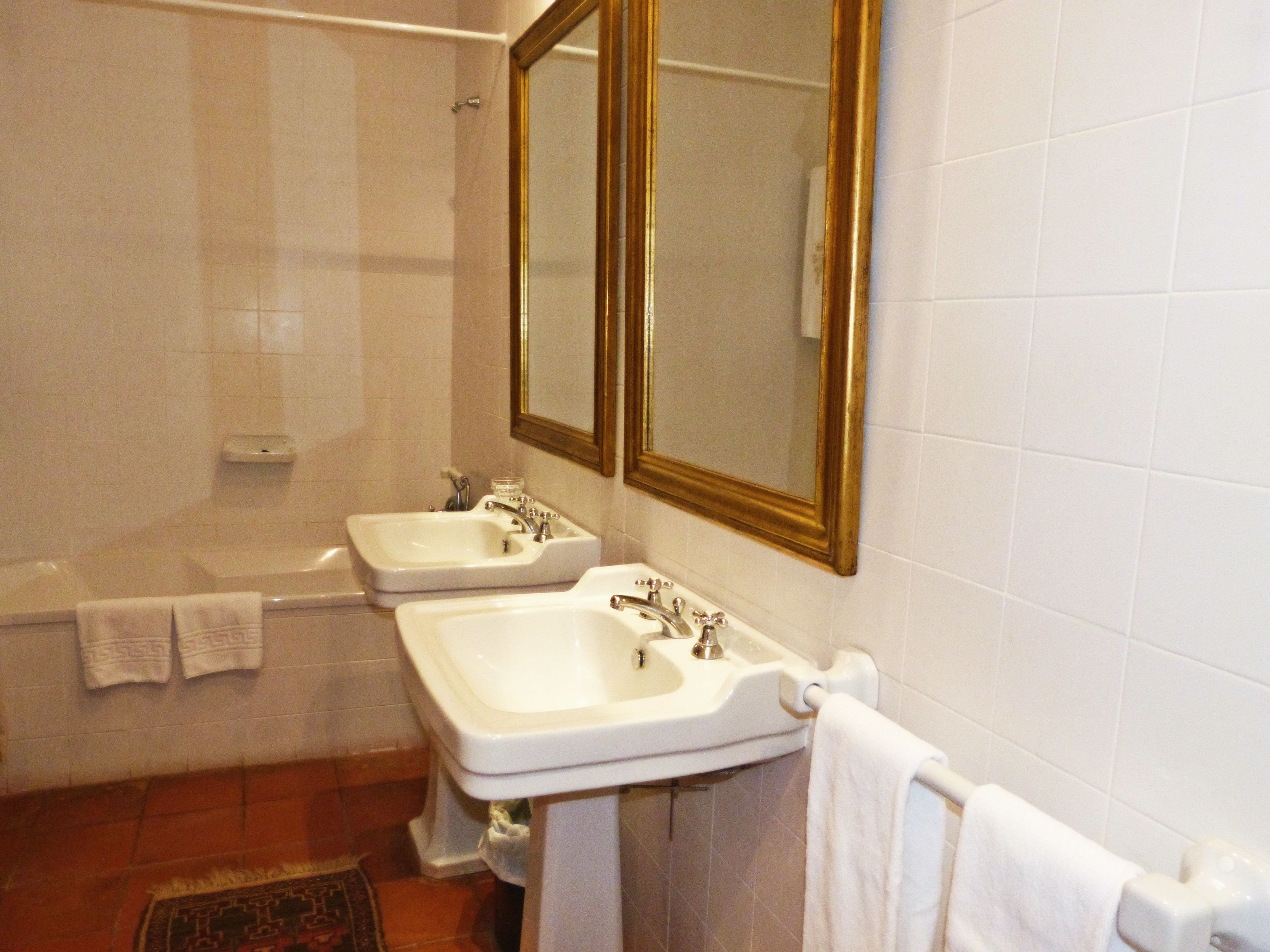 combined shower/bathtub, deep-soaking bathtub, rainfall showerhead