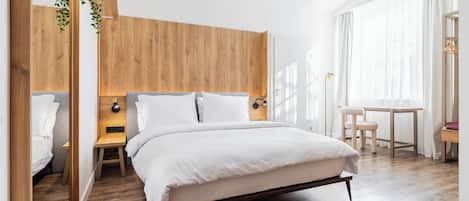 Estúdio conforto | Frigobar, escrivaninha, espaço de trabalho para notebook