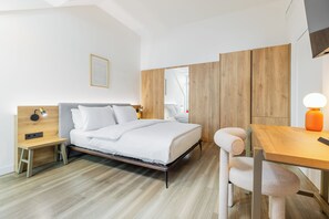 Superior Double Room Ensuite with Terrace | Minibar, desk, laptop workspace, free WiFi - FortyPlusOne Hotel (Vienna)