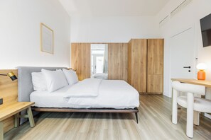 Superior Double Room Ensuite with Terrace | Minibaari, työpöytä, kannettavalle tietokoneelle sopiva työtila