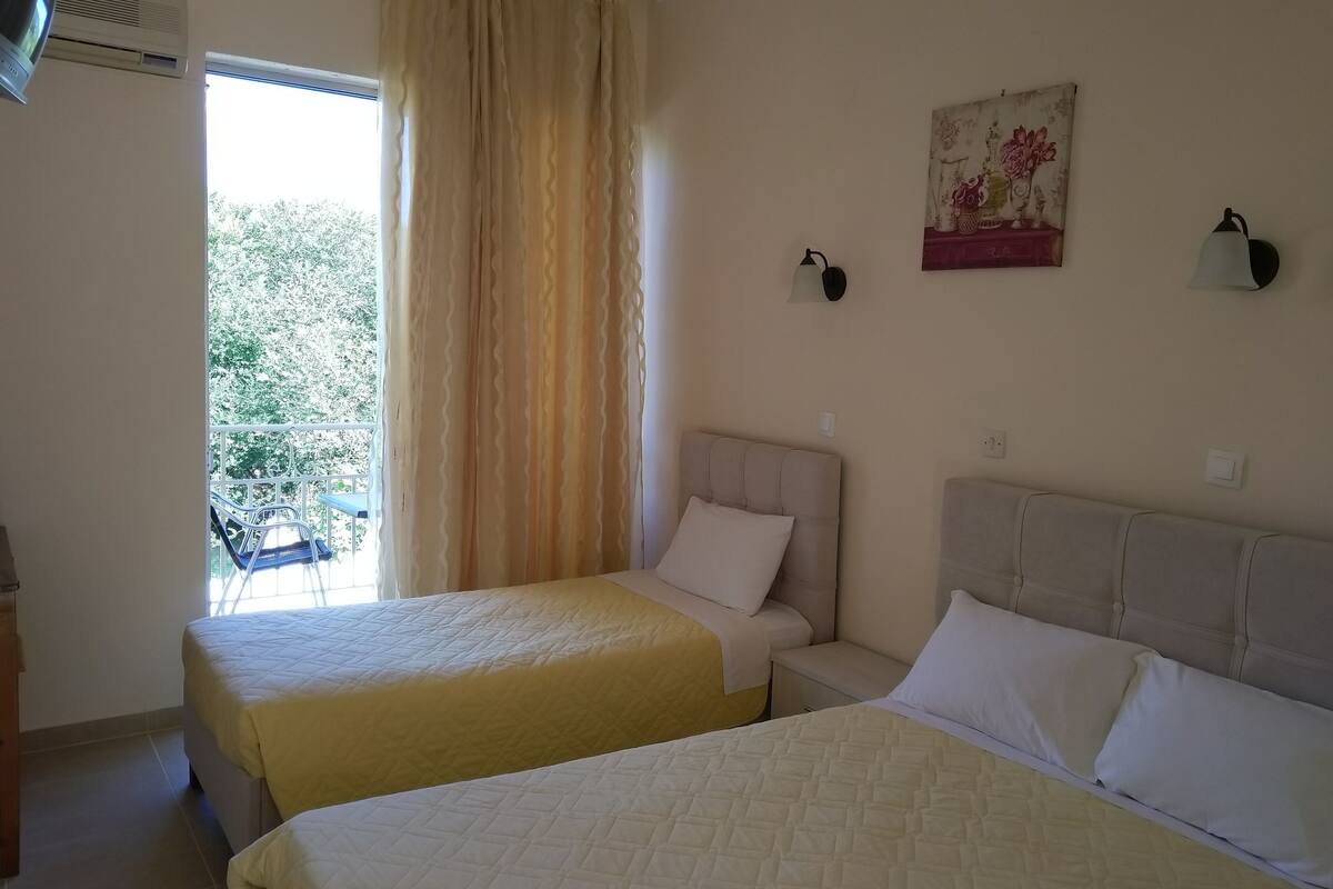 Studio for 3 people | 1 間睡房、埃及棉床單、高級寢具、記憶棉床墊