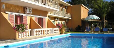 Seasonal outdoor pool, sun loungers