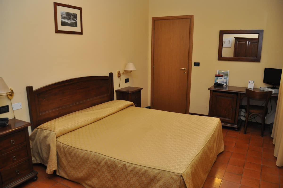 Minibar, desk, rollaway beds, free WiFi