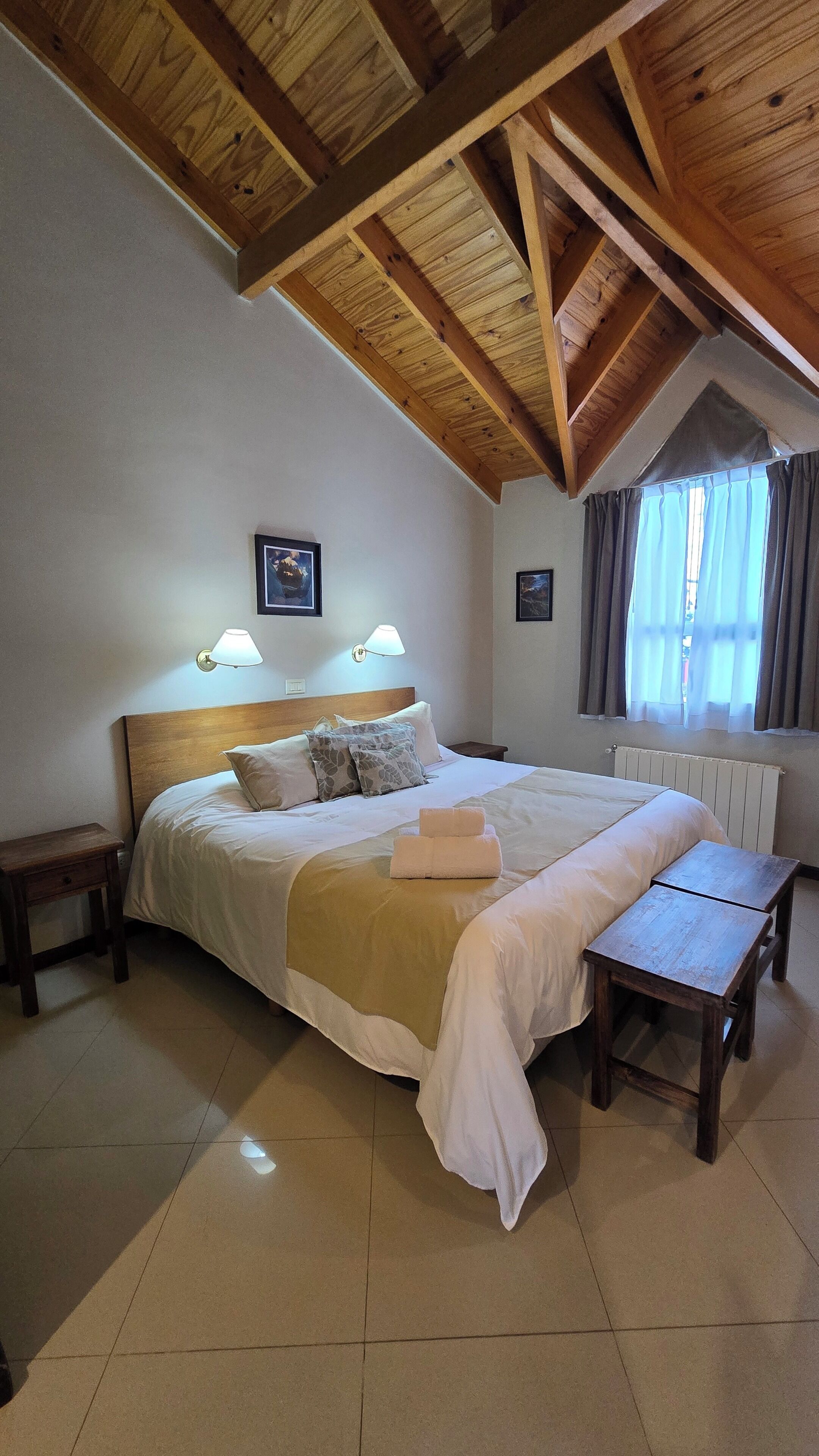 Deluxe Double or Twin Room | Bathroom | Combined shower/bathtub, free toiletries, hair dryer, bidet