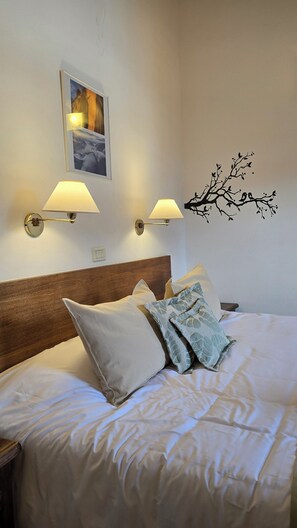 Basic Quadruple Room | In-room safe, desk, laptop workspace, blackout curtains - Cumbres Nevadas - Hostería Boutique (El Chalten)