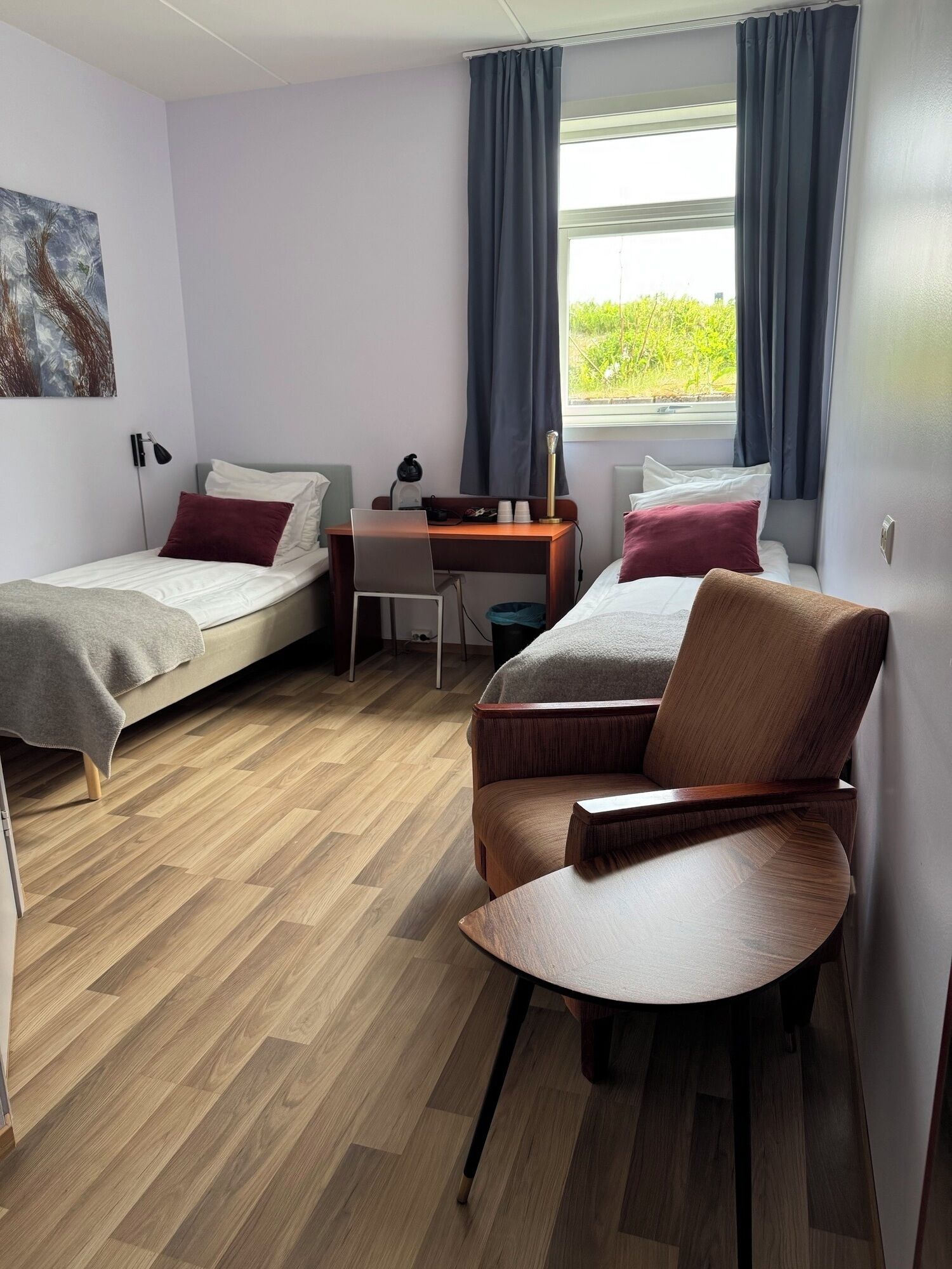 standard twin room | 1 bedroom, pillow-top beds, individually decorated