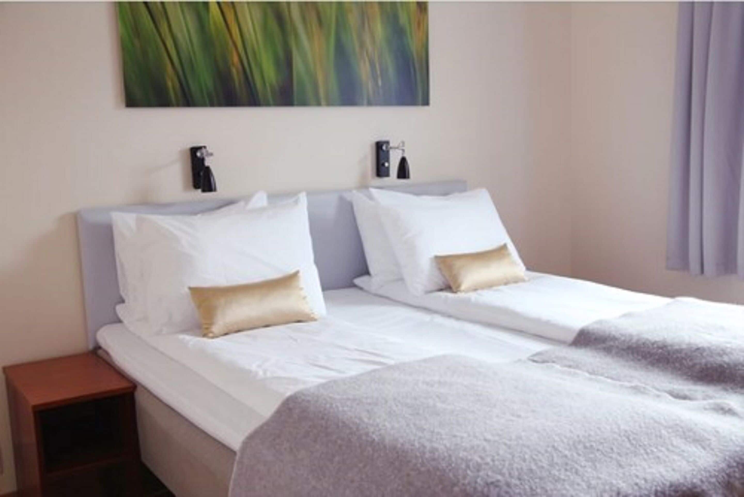 standard double room | 1 bedroom, pillow-top beds, individually decorated