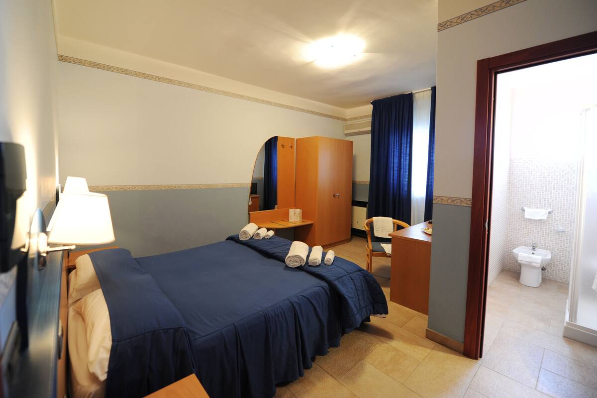 Pillowtop beds, minibar, in-room safe, desk