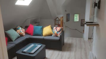 Family Cottage, Ensuite | Lounge