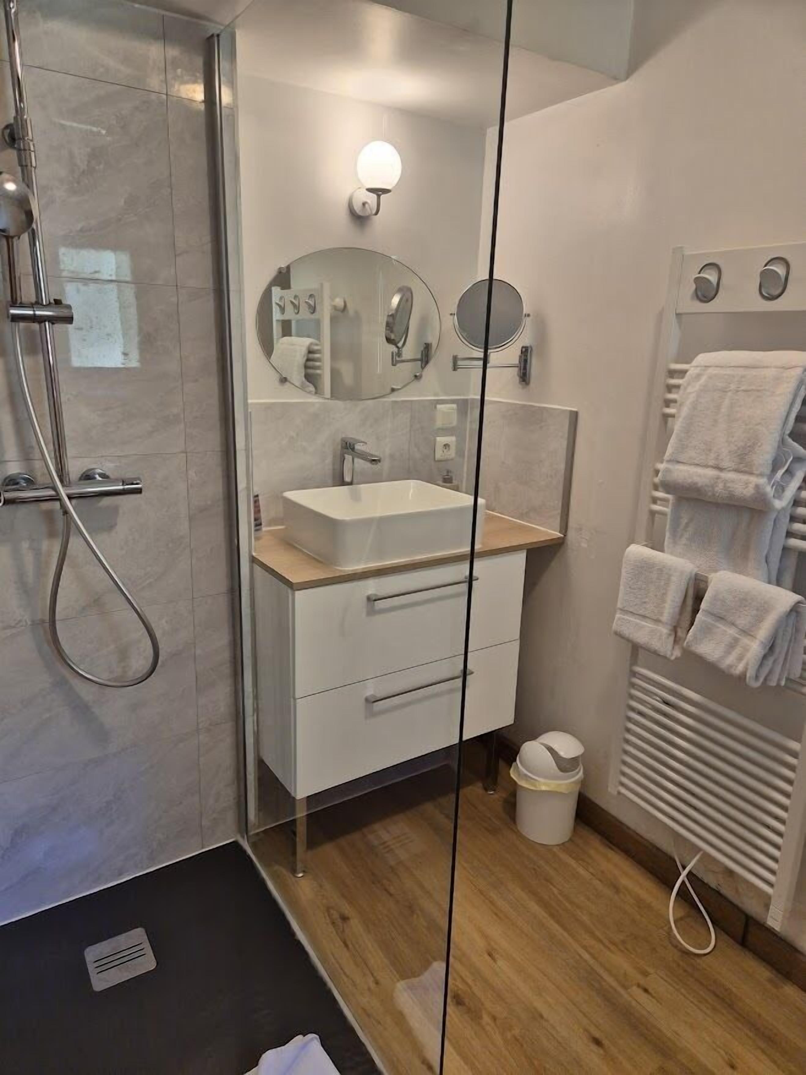 Superior-Apartment, Parkblick | Badezimmer