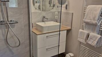 Superior-Apartment, Parkblick | Badezimmer
