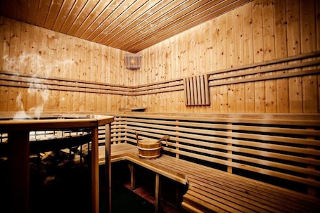 Un sauna, tratamientos faciales, salas de tratamiento o masajes. Centrum Młodości