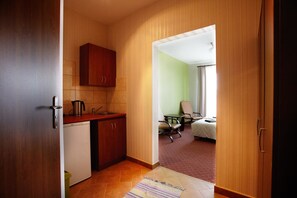 Chambre Double Classique pour 1 personne (for Single Use) | Coin cuisine privé | Réfrigérateur, cafetière/bouilloire, bouilloire électrique