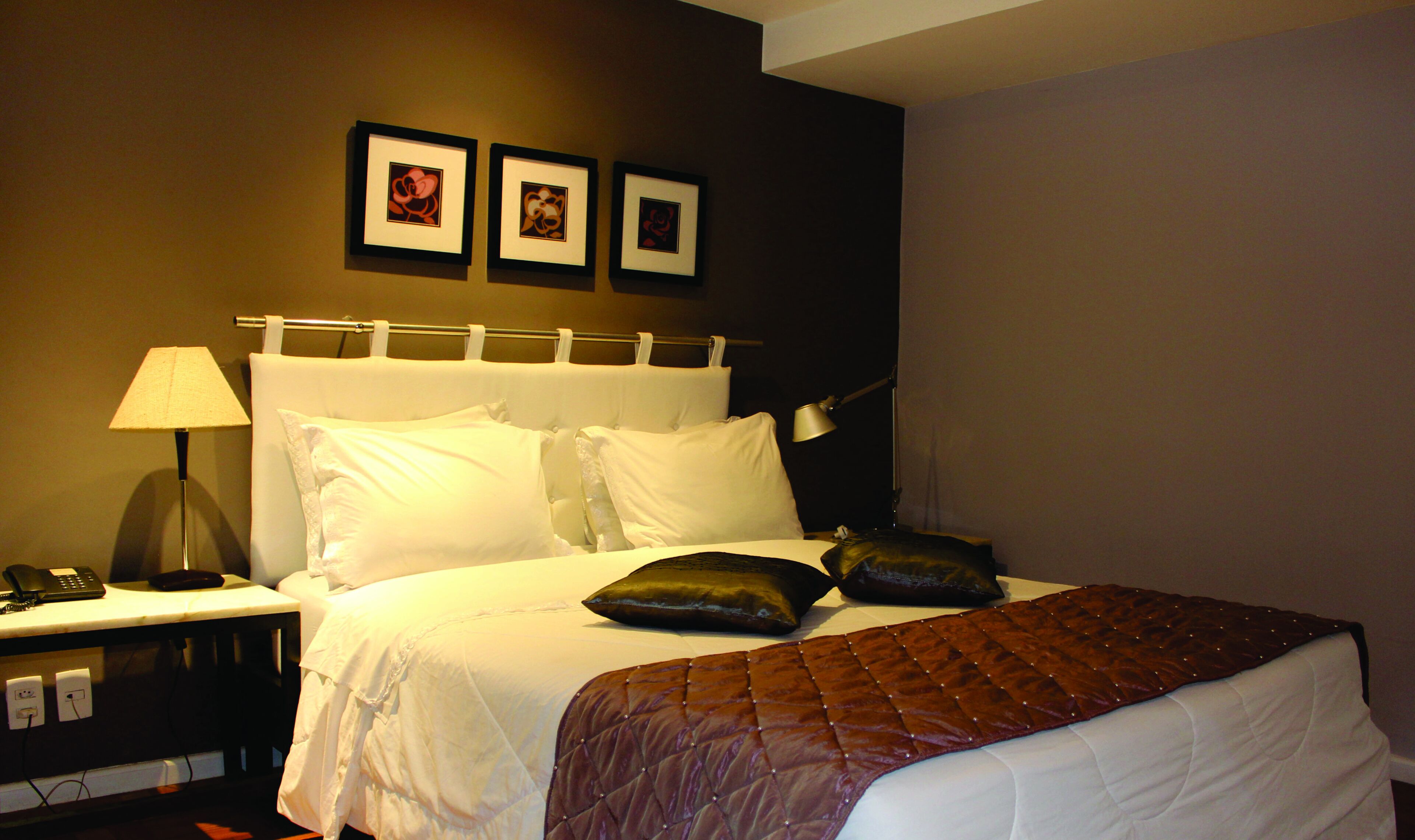 standard double room, 1 double bed | minibar, desk, bed sheets