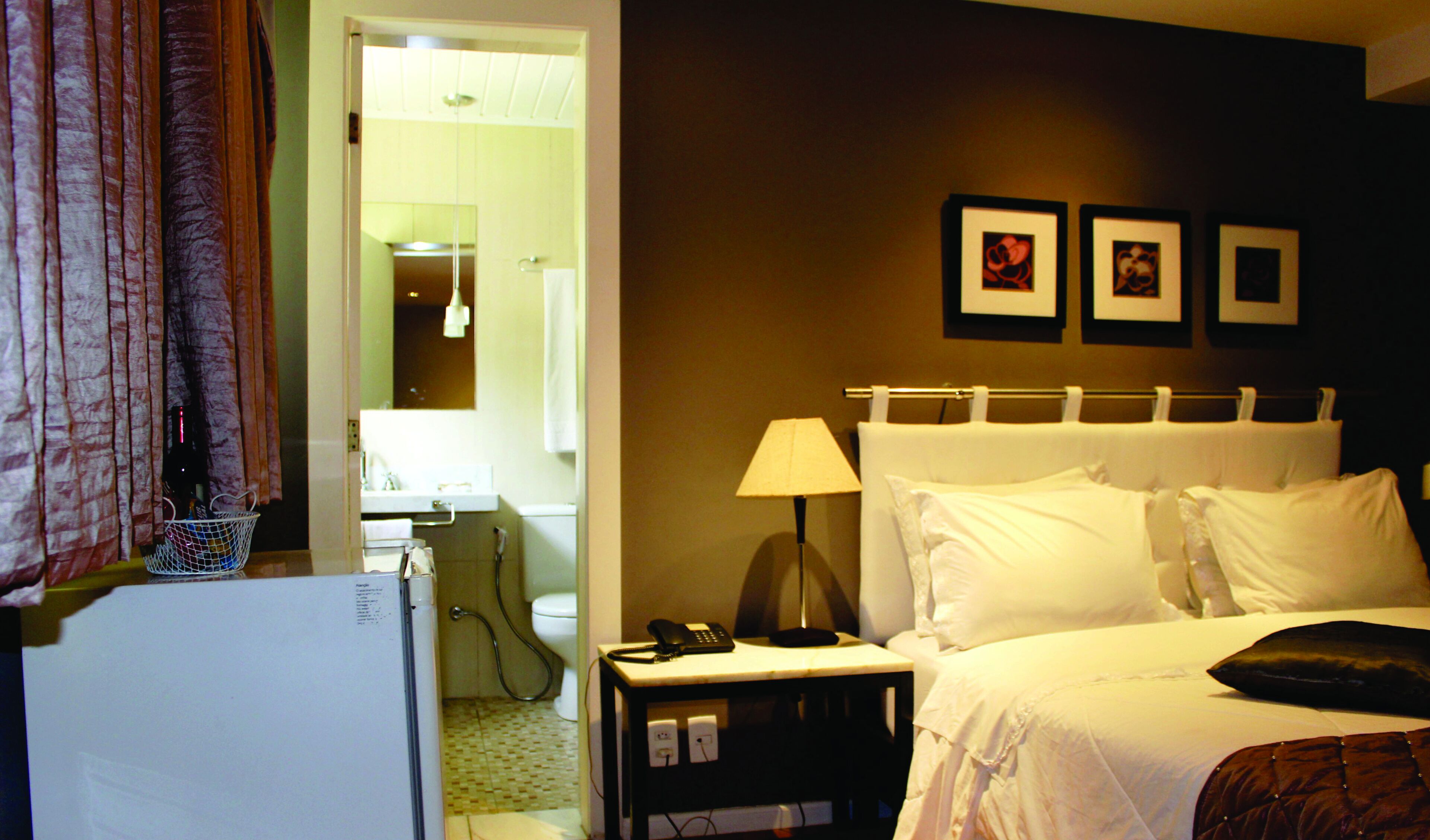 standard double room, 1 double bed | minibar, desk, bed sheets