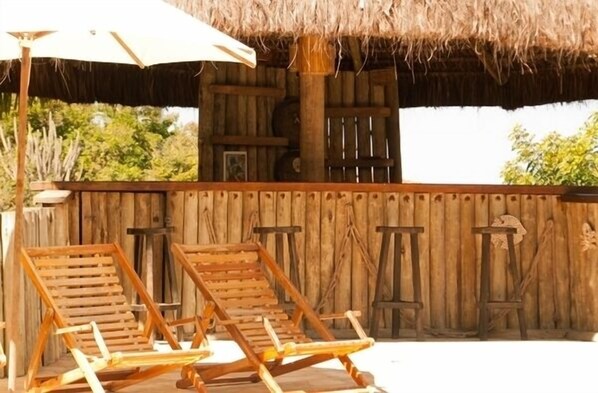 Bar à beira da piscina