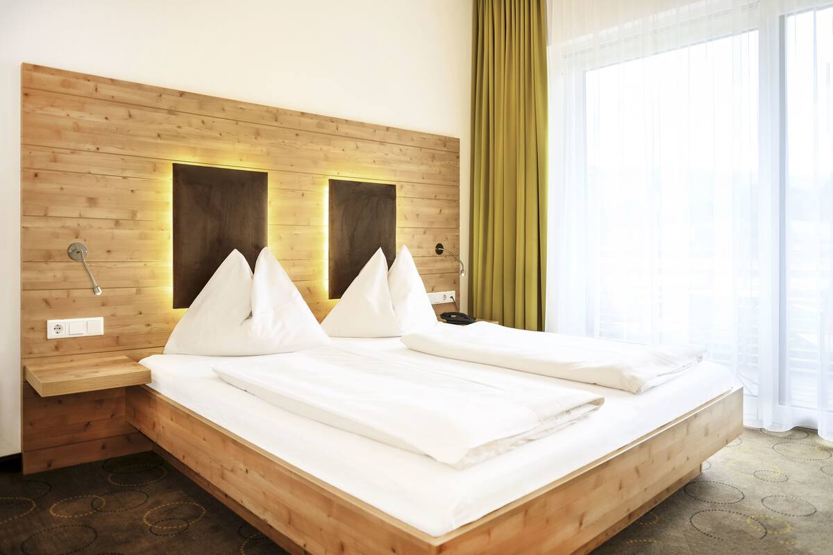 comfort double room, balcony | premium bedding, in-room safe, desk, free wifi
